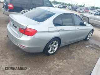 2012 BMW 3 Series 328i z VIN WBA3A5G59CNP15839, wystawiony jako IAAI lot #42132524 z przebiegiem 165 462 mil mil oraz . Historia ofert i sprzedaży dostępna na DreamBid. Obrazek 4.