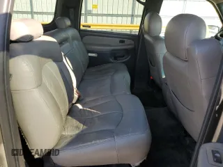 2000 Chevrolet Suburban LT with VIN 3GNEC16T2YG136424, listed as a Copart auction lot 74735894 with 495,172 mi miles and Salvage Title. Bid and sale history available at carsss.com. Image 11.