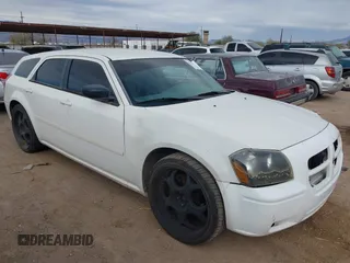 2006 Dodge Magnum with VIN 2D4FV47T76H381775, listed as a IAAI auction lot 41517278 with 122,124 mi miles and . Bid and sale history available at carsss.com. Image 1.
