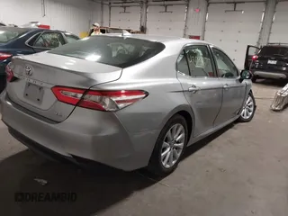 2019 Toyota Camry LE z VIN 4T1B11HK5KU814007, wystawiony jako IAAI lot #42099677 z przebiegiem 91 779 mil mil oraz . Historia ofert i sprzedaży dostępna na DreamBid. Obrazek 4.