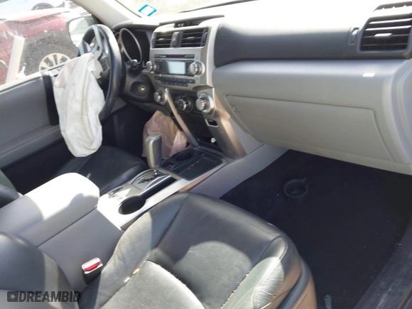 2011 Toyota 4Runner SR5 with VIN JTEZU5JR6B5026240, listed as a IAAI auction lot 41840510 with 99,900 mi miles. Bid and sale history available at carsss.com. Image 5.