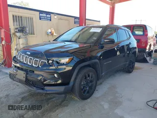 2022 Jeep Compass Latitude Lux z VIN 3C4NJDFB8NT127866, wystawiony jako IAAI lot #41859265 z przebiegiem 29 005 mil mil oraz . Historia ofert i sprzedaży dostępna na DreamBid. Obrazek 2.