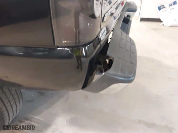 2006 Chevrolet Silverado 1500 LT1 with VIN 2GCEC13T461190598, listed as a IAAI auction lot 41521172 with 223,110 mi miles. Bid and sale history available at carsss.com. Image 6.