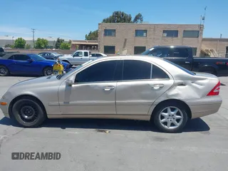 2003 Mercedes-Benz C 240 с VIN WDBRF81J23F422346, выставлен на аукционе IAAI как лот 42598405 с пробегом 115 117 миль миль и . История ставок и продаж доступна на DreamBid. Изображение 14.