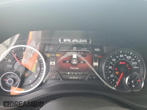 2022 Ram 1500 Big Horn z VIN 1C6SRFBT6NN117916, wystawiony jako Copart lot #61013935 z przebiegiem 43 241 mil mil oraz Szkoda całkowita • Salvage title. Historia ofert i sprzedaży dostępna na DreamBid. Obrazek 9.
