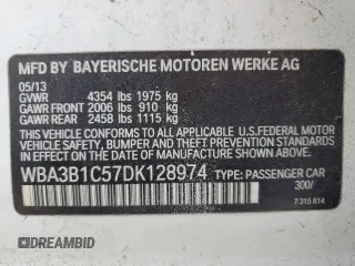 2013 BMW 3 Series 320i z VIN WBA3B1C57DK128974, wystawiony jako Copart lot #58858745 z przebiegiem Nie podano mil oraz Czysty tytuł • Clean title. Historia ofert i sprzedaży dostępna na DreamBid. Obrazek 13.