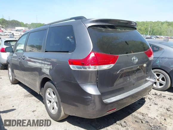 2011 Toyota Sienna LE AAS z VIN 5TDKK3DC3BS112980, wystawiony jako IAAI lot #42053582 z przebiegiem 232 404 mil mil oraz . Historia ofert i sprzedaży dostępna na DreamBid. Obrazek 3.