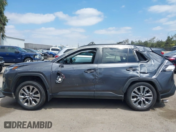 2023 Toyota RAV4 XLE Premium z VIN 2T3C1RFV4PW274552, wystawiony jako IAAI lot #42105989 z przebiegiem 37 301 mil mil oraz . Historia ofert i sprzedaży dostępna na DreamBid. Obrazek 13.