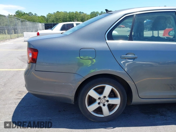 2009 Volkswagen Jetta SE с VIN 3VWRM71K39M176102, выставлен на аукционе IAAI как лот 42308971 с пробегом 208 680 миль миль и . История ставок и продаж доступна на DreamBid. Изображение 13.