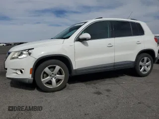 2010 Volkswagen Tiguan Wolfsburg Edition z VIN WVGAV7AX7AW003188, wystawiony jako Copart lot #56692535 z przebiegiem 121 502 mil mil oraz Szkoda całkowita • Salvage title. Historia ofert i sprzedaży dostępna na DreamBid. Obrazek 1.
