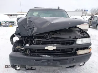 2005 Chevrolet Suburban Z71 with VIN 3GNFK16ZX5G284585, listed as a IAAI auction lot 41588062 with 212,848 mi miles. Bid and sale history available at carsss.com. Image 12.