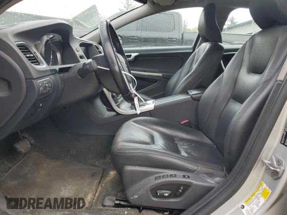 2015 Volvo S60 T5 Premier с VIN YV1612TBXF1306216, выставлен на аукционе Copart как лот 56515815 с пробегом 126 378 миль миль и Списание • Salvage title. История ставок и продаж доступна на DreamBid. Изображение 7.
