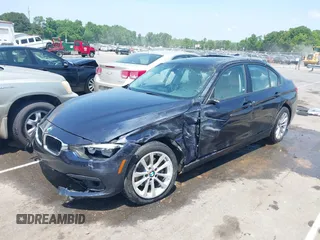 2017 BMW 3 Series 320i z VIN WBA8E1G58HNU14926, wystawiony jako IAAI lot #42150462 z przebiegiem 143 655 mil mil oraz . Historia ofert i sprzedaży dostępna na DreamBid. Obrazek 2.