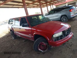 2004 Chevrolet S-10 LS with VIN 1GCDT13X74K132576, listed as a IAAI auction lot 41593818 with 88,511 mi miles and . Bid and sale history available at DreamBid. Image 1.