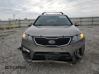 2013 Kia Sorento SX z VIN 5XYKW4A26DG351610, wystawiony jako Copart lot #56196225 z przebiegiem 155 382 mil mil oraz Szkoda całkowita • Salvage title. Historia ofert i sprzedaży dostępna na DreamBid. Obrazek 5.