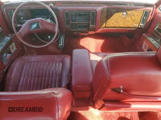 1990 Cadillac Brougham z VIN 1G6DW54Y6LR711203, wystawiony jako Copart lot #76484634 z przebiegiem 121 310 mil mil oraz Nie do naprawy. Historia ofert i sprzedaży dostępna na DreamBid. Obrazek 8.