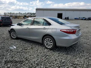 2015 Toyota Camry XLE with VIN 4T4BF1FK2FR459619, listed as a Copart auction lot 53112415 with 136,723 mi miles and Salvage Title. Bid and sale history available at carsss.com. Image 2.