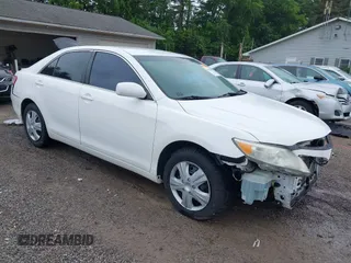 2011 Toyota Camry LE z VIN 4T4BF3EK4BR114261, wystawiony jako IAAI lot #42352191 z przebiegiem 193 198 mil mil oraz . Historia ofert i sprzedaży dostępna na DreamBid. Obrazek 1.