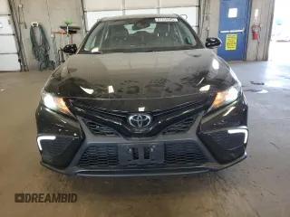 2023 Toyota Camry SE z VIN 4T1T11BK0PU104839, wystawiony jako Copart lot #57154545 z przebiegiem 30 982 mil mil oraz Szkoda całkowita • Salvage title. Historia ofert i sprzedaży dostępna na DreamBid. Obrazek 5.