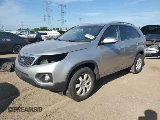 2013 Kia Sorento LX с VIN 5XYKT4A26DG373700, выставлен на аукционе Copart как лот 62090385 с пробегом 190 447 миль миль и Чистый • Clean title. История ставок и продаж доступна на DreamBid. Изображение 1.