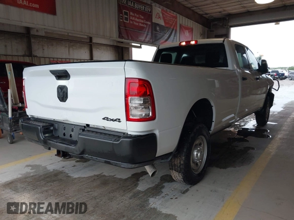 2023 Ram 2500 Tradesman z VIN 3C6UR5HJ0PG610057, wystawiony jako IAAI lot #42385008 z przebiegiem 21 105 mil mil oraz . Historia ofert i sprzedaży dostępna na DreamBid. Obrazek 4.