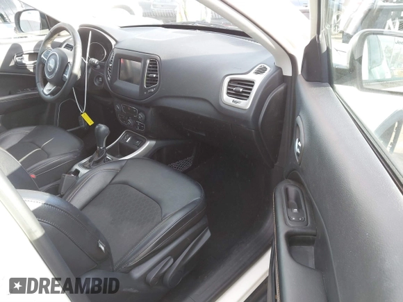 2019 Jeep Compass Latitude with VIN 3C4NJCBB2KT743820, listed as a IAAI auction lot 41692314 with 50,030 mi miles. Bid and sale history available at carsss.com. Image 5.