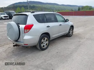 2006 Toyota RAV4 with VIN JTMZD33V766016092, listed as a IAAI auction lot 42102147 with 192,711 mi miles. Bid and sale history available at carsss.com. Image 4.