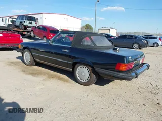 1986 Mercedes-Benz 560 Series 560SL with VIN WDBBA48D2GA055024, listed as a IAAI auction lot 41888928 with 118,569 mi miles. Bid and sale history available at carsss.com. Image 3.