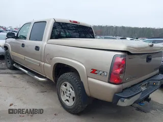 2005 Chevrolet Silverado 1500 LT with VIN 2GCEK13T951250845, listed as a IAAI auction lot 41093130 with 131,092 mi miles and . Bid and sale history available at DreamBid. Image 3.