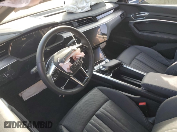 2022 Audi e-tron Sportback S line Premium Plus z VIN WA12AAGE2NB041104, wystawiony jako Copart lot #75980913 z przebiegiem Nie podano mil oraz Nie do naprawy • Non repairable. Historia ofert i sprzedaży dostępna na DreamBid. Obrazek 8.