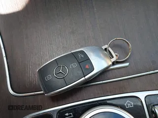 2019 Mercedes-Benz C 300 with VIN 55SWF8EB1KU319315, listed as a IAAI auction lot 41280828 with 81,845 mi miles and . Bid and sale history available at carsss.com. Image 11.