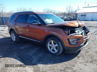 2017 Ford Explorer XLT z VIN 1FM5K8D88HGA85831, wystawiony jako IAAI lot #41854459 z przebiegiem 121 877 mil mil oraz . Historia ofert i sprzedaży dostępna na DreamBid. Obrazek 1.