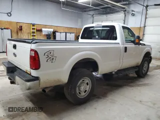 2014 Ford F-350 XL with VIN 1FTRF3B6XEEA55784, listed as a Copart auction lot 62007995 with 71,765 mi miles and Salvage title. Bid and sale history available at DreamBid. Image 3.