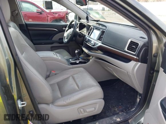 2015 Toyota Highlander Limited z VIN 5TDDKRFH4FS182238, wystawiony jako IAAI lot #42148619 z przebiegiem 136 788 mil mil oraz . Historia ofert i sprzedaży dostępna na DreamBid. Obrazek 5.