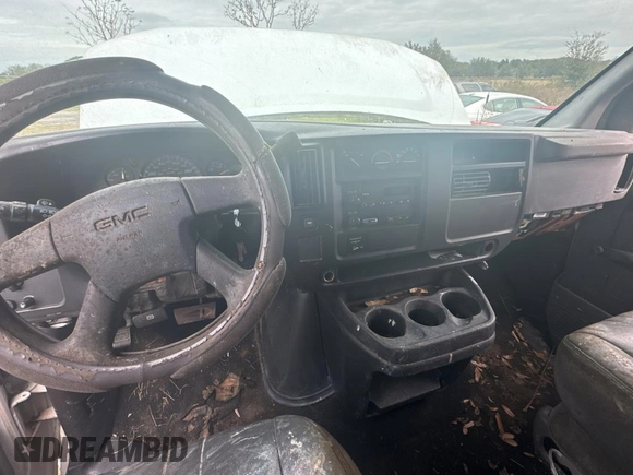 2003 GMC Savana Cargo z VIN 1GTHG35U431113170, wystawiony jako Copart lot #82019294 z przebiegiem 293 807 mil mil oraz Czysty tytuł • Clean title. Historia ofert i sprzedaży dostępna na DreamBid. Obrazek 9.