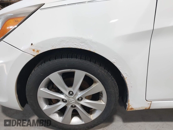 2014 Hyundai Accent SE z VIN KMHCU5AE4EU163402, wystawiony jako IAAI lot #41755872 z przebiegiem 161 017 mil mil oraz . Historia ofert i sprzedaży dostępna na DreamBid. Obrazek 6.