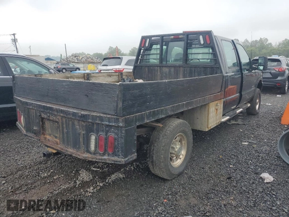 2002 Ford F-350 XL with VIN 1FTSW31F72ED65163, listed as a Copart auction lot 60282775 with 208,920 mi miles and Clean title. Bid and sale history available at DreamBid. Image 3.