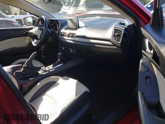 2015 Mazda 3 S Grand Touring z VIN JM1BM1W36F1253699, wystawiony jako IAAI lot #42204557 z przebiegiem 132 626 mil mil oraz . Historia ofert i sprzedaży dostępna na DreamBid. Obrazek 5.