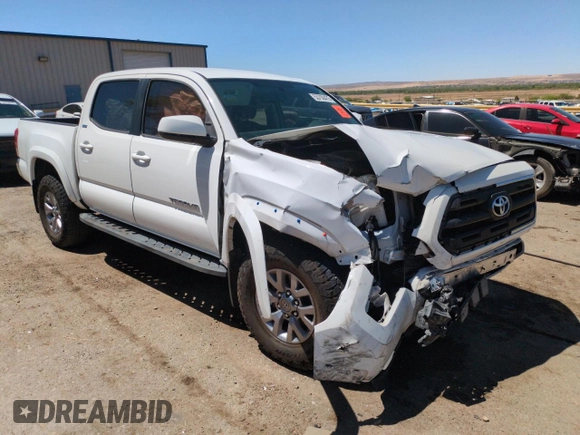 2017 Toyota Tacoma SR5 z VIN 5TFAZ5CN5HX048708, wystawiony jako Copart lot #53750475 z przebiegiem 104 861 mil mil oraz Szkody całkowita. Historia ofert i sprzedaży dostępna na DreamBid. Obrazek 4.