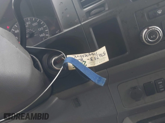 2016 Nissan NV S z VIN 5BZBF0AA8GN852818, wystawiony jako IAAI lot #41957159 z przebiegiem 120 601 mil mil oraz . Historia ofert i sprzedaży dostępna na DreamBid. Obrazek 11.