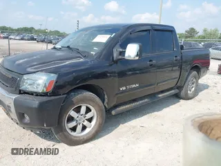 2011 Nissan Titan SL z VIN 1N6AA0EC8BN325356, wystawiony jako IAAI lot #42475121 z przebiegiem 278 631 mil mil oraz . Historia ofert i sprzedaży dostępna na DreamBid. Obrazek 2.