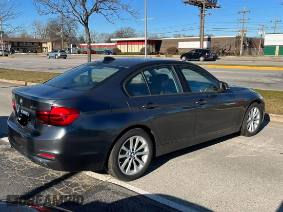 2018 BMW 3 Series 320i xDrive with VIN WBA8E5G54JNU47709, listed as a Copart auction lot 87876775 with 40,647 mi miles and Clean Title. Bid and sale history available at carsss.com. Image 4.