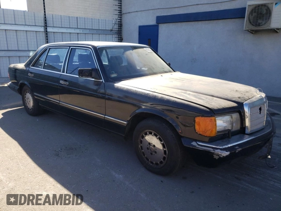 1989 Mercedes-Benz 560 with VIN WDBCA39E0KA446817, listed as a Copart auction lot 81615244 with 270,136 mi miles and Salvage Title. Bid and sale history available at DreamBid. Image 4.