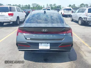 2025 Hyundai Elantra SEL Sport z VIN KMHLM4DG4SU980596, wystawiony jako IAAI lot #42295412 z przebiegiem 28 mil mil oraz . Historia ofert i sprzedaży dostępna na DreamBid. Obrazek 17.