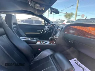 2008 Bentley Continental GT z VIN SCBCR73W78C057367, wystawiony jako Copart lot #46643665 z przebiegiem 84 373 mil mil oraz Czysty tytuł • Clean title. Historia ofert i sprzedaży dostępna na DreamBid. Obrazek 5.