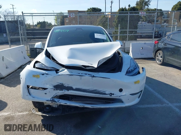 2022 Tesla Model Y Long Range z VIN 7SAYGDEE8NF374636, wystawiony jako IAAI lot #41545669 z przebiegiem 41 965 mil mil oraz . Historia ofert i sprzedaży dostępna na DreamBid. Obrazek 12.