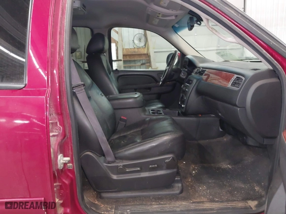 2013 GMC Yukon XL SLT with VIN 1GKS2KE75DR333420, listed as a IAAI auction lot 41712106 with 234,473 mi miles. Bid and sale history available at carsss.com. Image 5.