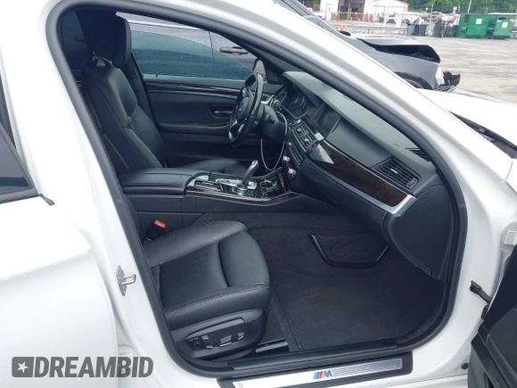 2014 BMW 5 Series 535d z VIN WBAXA5C53ED690727, wystawiony jako IAAI lot #42344800 z przebiegiem 128 153 mil mil oraz . Historia ofert i sprzedaży dostępna na DreamBid. Obrazek 5.