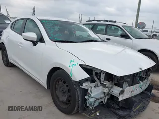 2015 Mazda 3 i Sport z VIN 3MZBM1K76FM230268, wystawiony jako IAAI lot #42184565 z przebiegiem 85 095 mil mil oraz . Historia ofert i sprzedaży dostępna na DreamBid. Obrazek 1.
