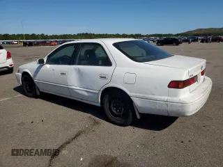 1999 Toyota Camry LE z VIN 4T1BG22K7XU440181, wystawiony jako Copart lot #59304385 z przebiegiem 113 864 mil mil oraz Czysty tytuł • Clean title. Historia ofert i sprzedaży dostępna na DreamBid. Obrazek 2.